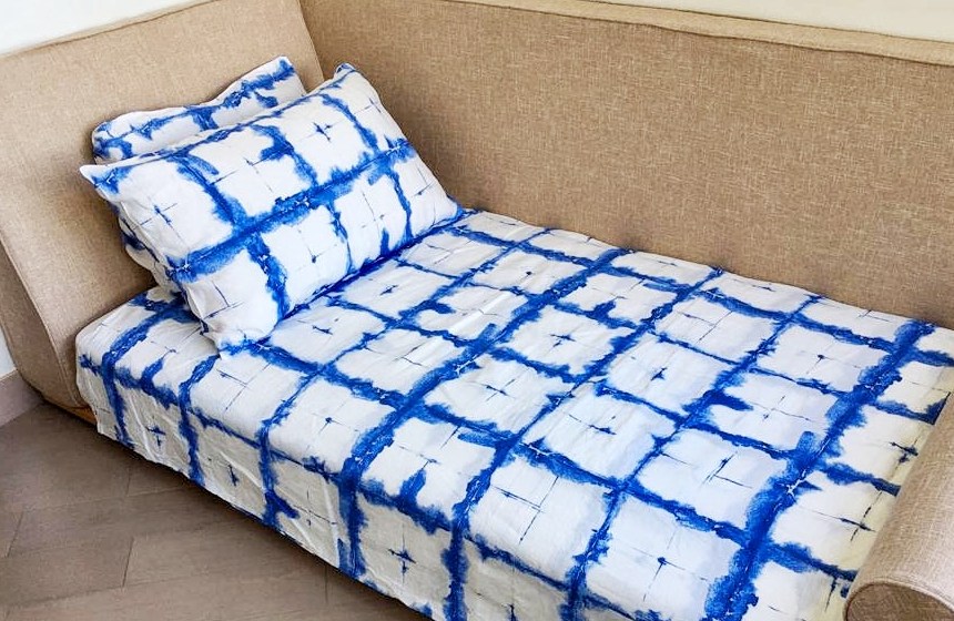 Custom baywindow cushions with patterned cover and beige backrest
